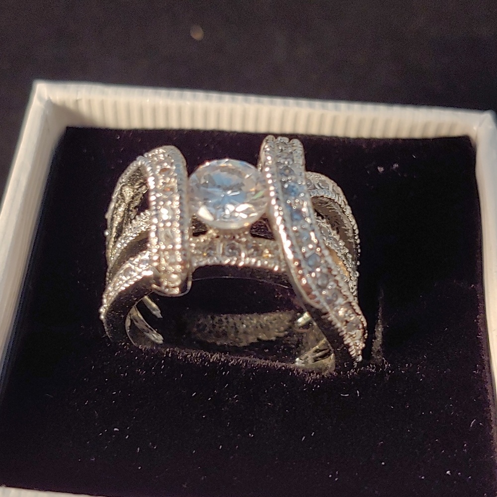 NWOT Gorgeous CZ cocktail ring